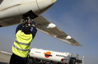 Repostaje aeropuerto 15203